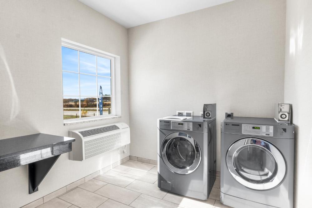 Cobblestone Hotel & Suites Denmark - Green Bay